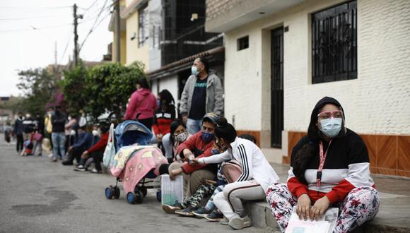 Largas colas y aglomeraciones en el segundo día de la Jornada Nacional de Vacunación