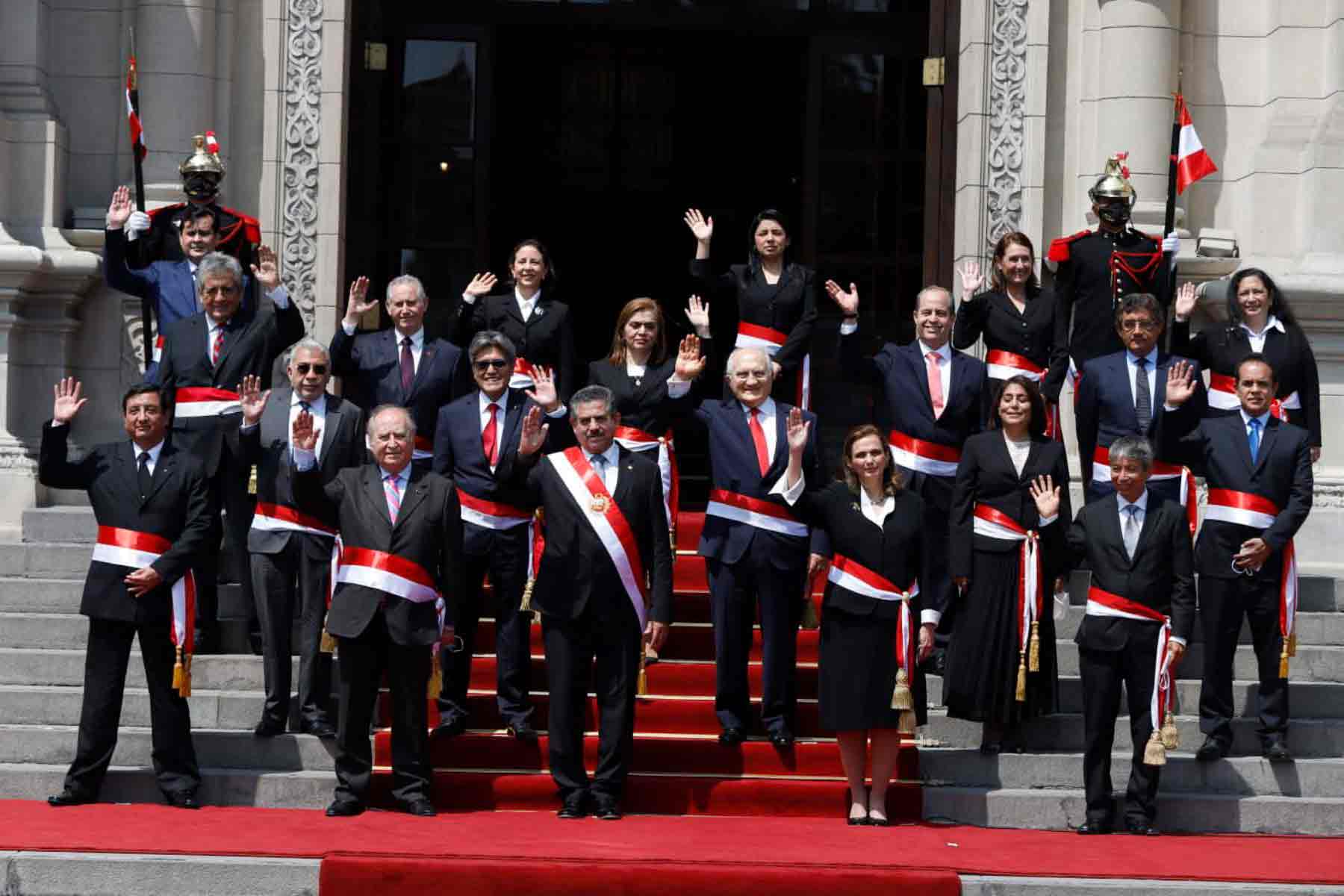 Portada: Conozca quiénes son los nuevos ministros del Gabinete encabezado por Ántero Flores-Aráoz