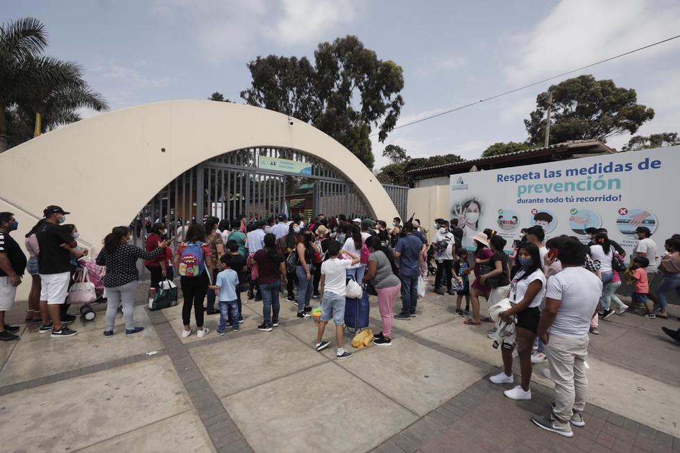 Se reportaron largas colas para ingresar al Parque de Las Leyendas