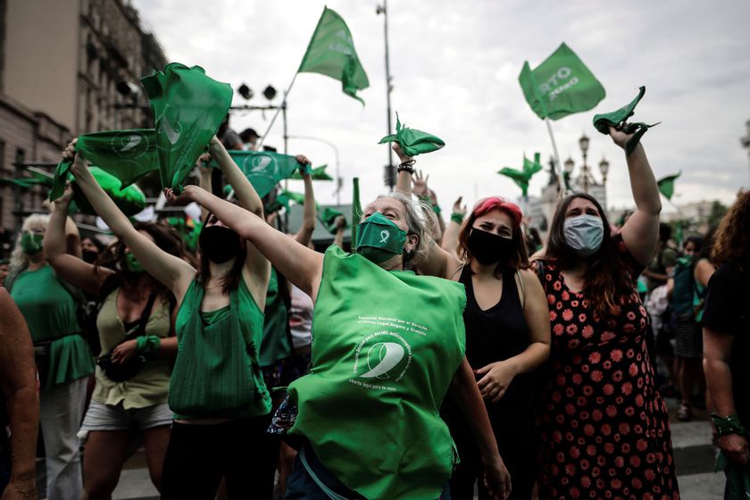 Portada: Fernández tras aprobación de la ley a favor del aborto: "Hoy somos una sociedad mejor"