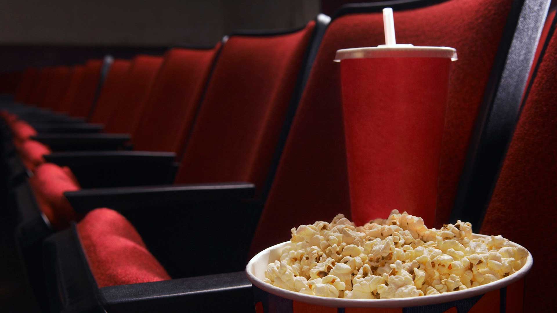 Consumo de alimentos y bebidas queda prohibido en salas de cine
