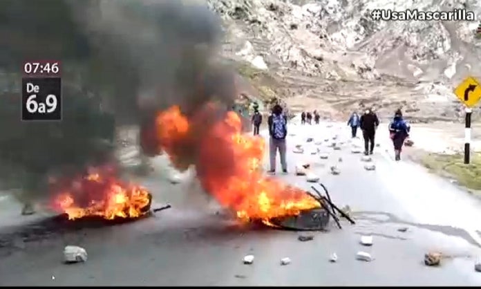 Portada: La Oroya: Trabajadores de Doe Run bloquean la Carretera Central