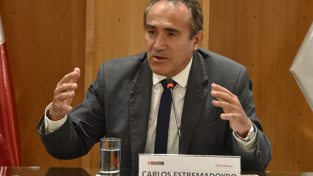 Exministro Estremadoyro acudió a la Fiscalía por investigaciones contra Martín Vizcarra
