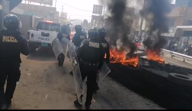 Portada: Policía desbloquea barricadas del puente Bailey, en La Libertad