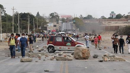 Portada: Virú: Manifestantes dan tregua por 40 minutos y luego vuelven a bloquear Panamericana Norte