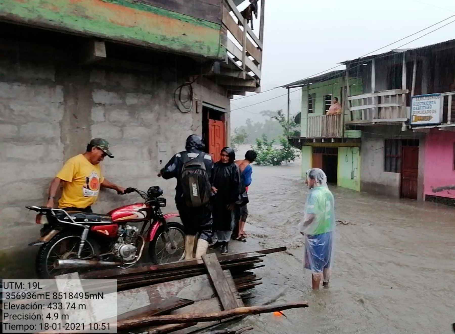 Portada: Puno: Intensas lluvias causan daños en más de 80 viviendas