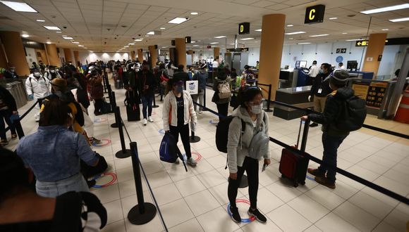 Portada: Gobierno prorroga por 15 días más suspensión de vuelos que lleguen desde Europa