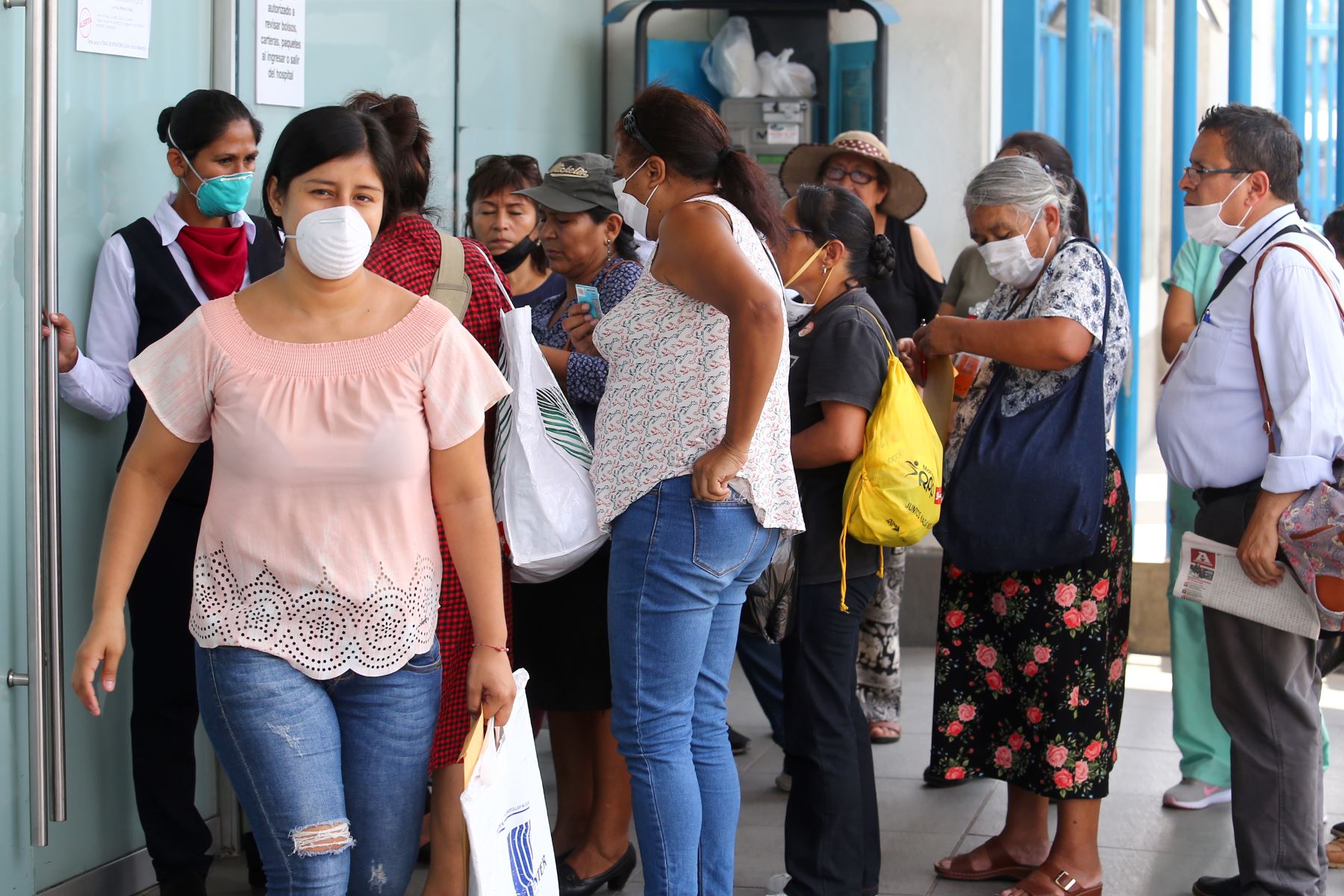 Portada: IEP: 38% de peruanos señala que asiste a reuniones