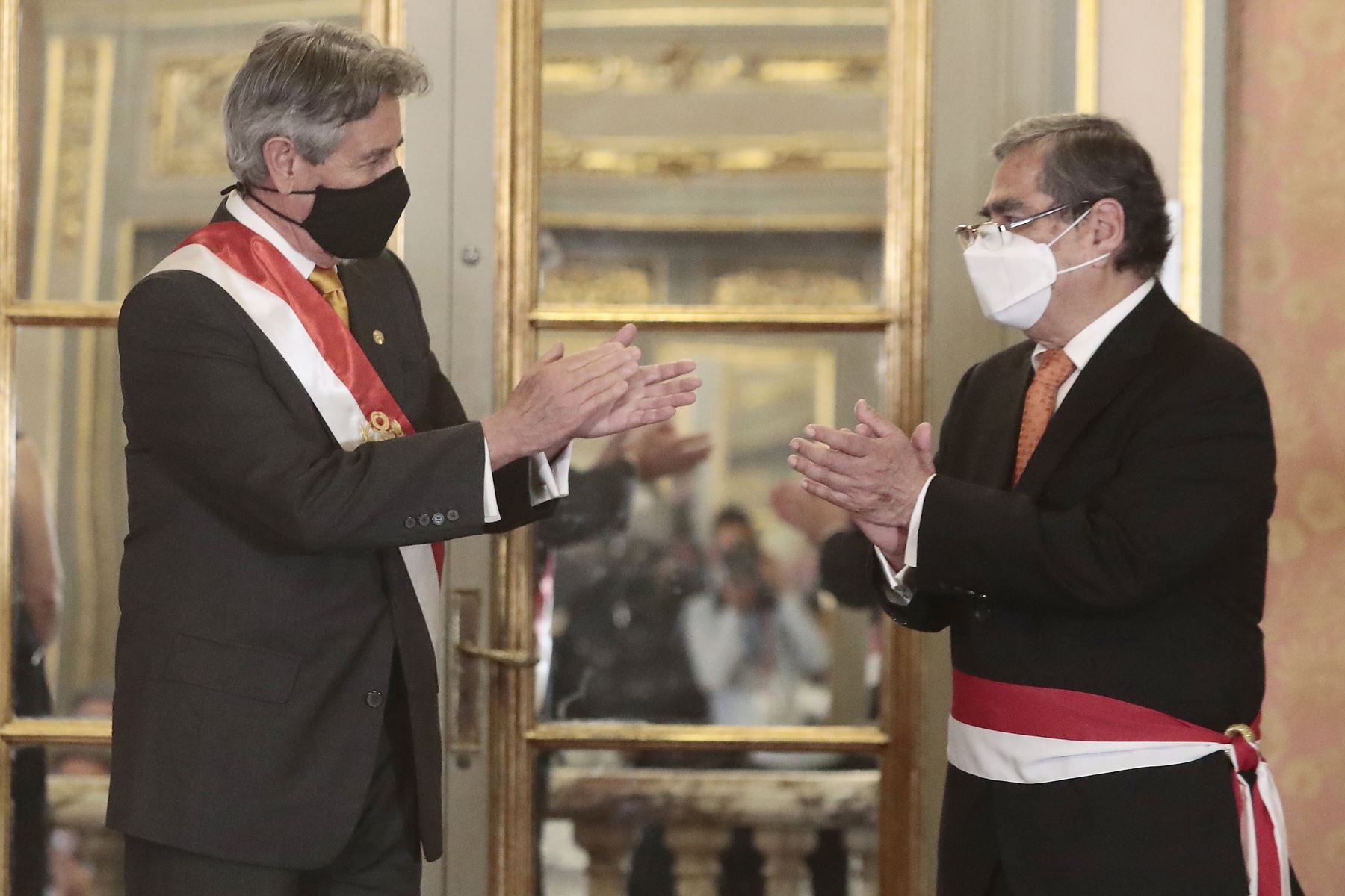 Óscar Ugarte juró como nuevo ministro de Salud
