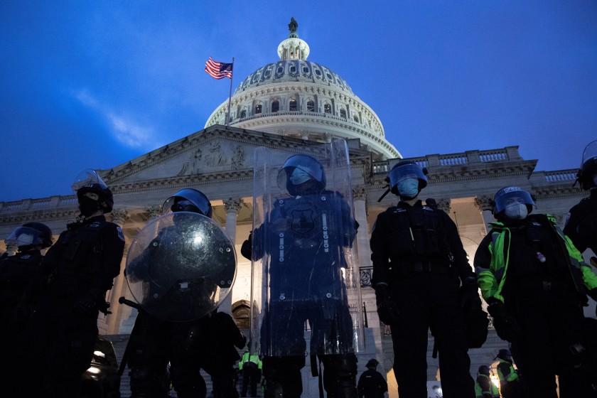 Portada: Estados Unidos: Alertan de posible plan de radicales para volar el Capitolio con Biden dentro