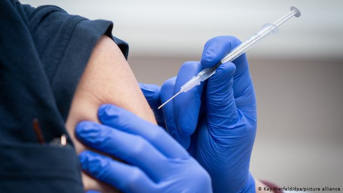 Piura: Enfermera de hospital de EsSalud se vacunó pese a realizar trabajo remoto