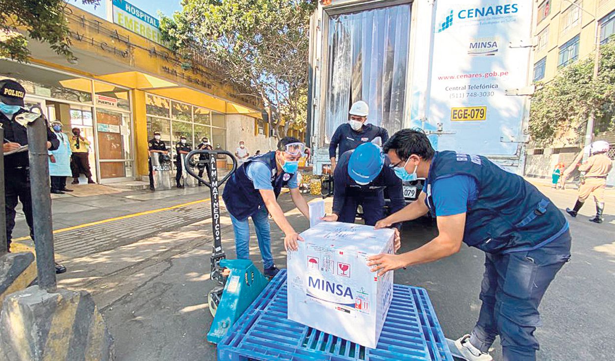 Portada: Las 700 mil vacunas llegaron el sábado, pero recién hoy reinició la vacunación