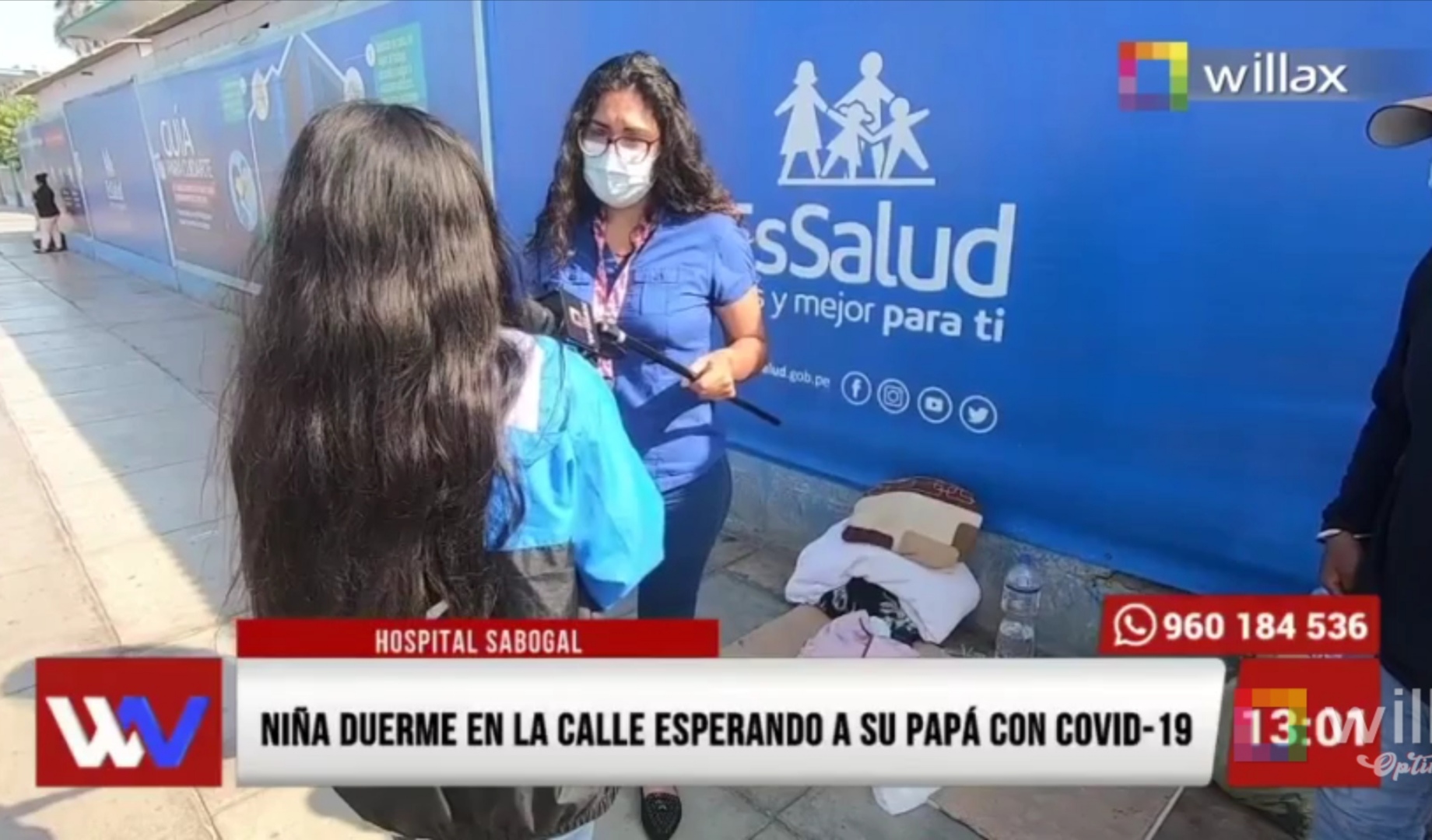 Niña duerme en la calle esperando a su papá con Covid-19