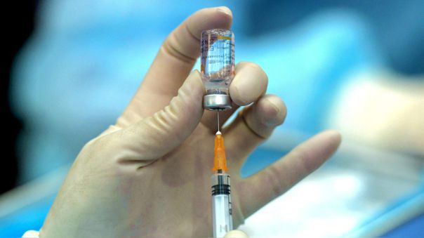 Experto de la OMS: Las vacunas chinas de Sinovac y Sinopharm están en "proceso final de análisis"