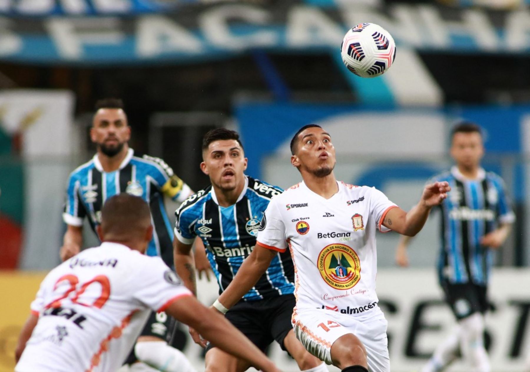 Portada: Gremio humilla venciendo 6-1 a Ayacucho FC en el partido de ida por la Copa Libertadores