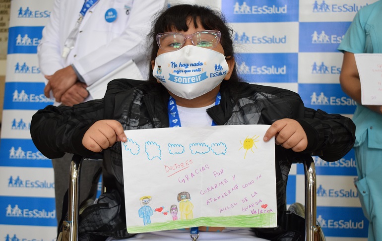 Portada: Hospital Almenara: Niña de 8 años venció al covid gracias a los profesionales que lograron salvarla tras intubación oportuna