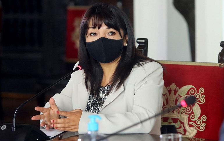 Portada: Mirtha Vásquez convocó para mañana a una sesión de Junta de Portavoces tras escándalo por vacunas de Sinopharm