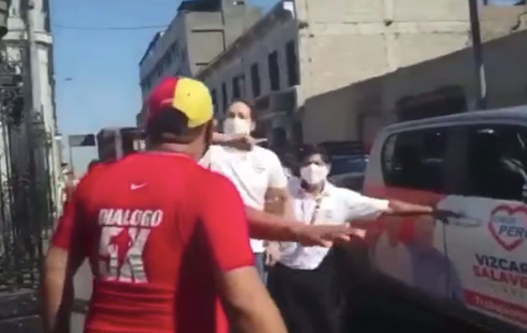 Daniel Salaverry protagoniza fuerte discusión en la calle con venezolano que lo insultó