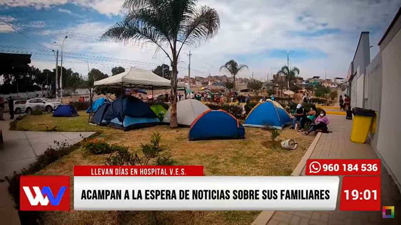 Acampan a la espera de noticias sobre sus familiares