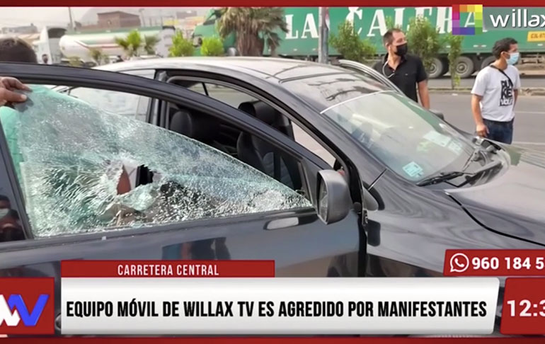 Vándalos destrozan ventana de vehículo de Willax durante cuarto día de paro de transportistas