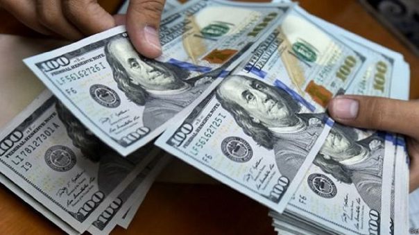 Portada: Dólar vuelve a subir a media jornada de hoy, jueves 29 de abril