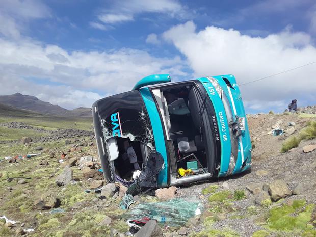 Ayacucho: Nueve fallecidos deja despiste y volcadura de bus interprovincial