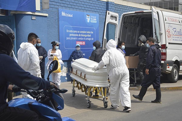 Sinadef: Perú supera los 153,000 muertos