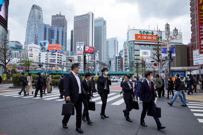 Japón registra casos de variante doble mutante de COVID-19