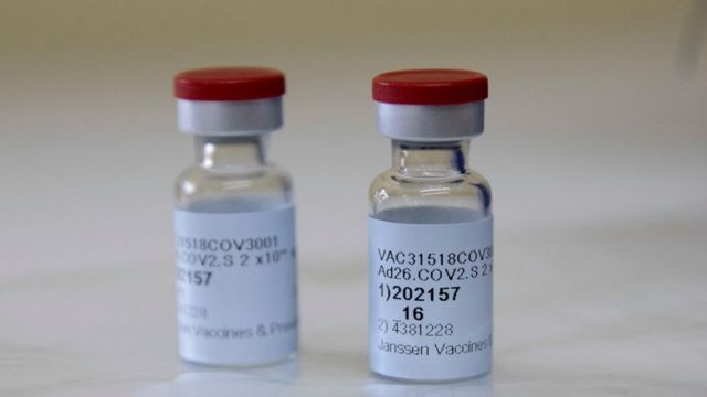 Portada: Una mujer murió y otra está grave por los casos adversos de la vacuna Johnson & Johnson contra el COVID-19