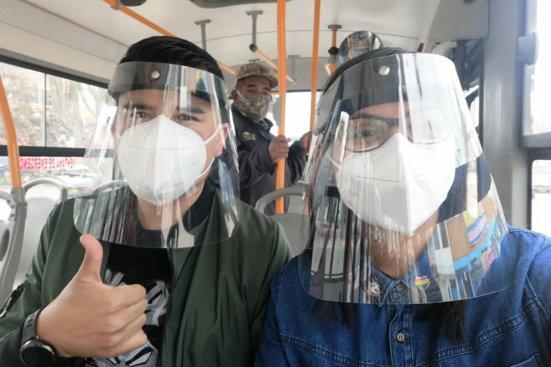 Portada: Fernando Mejía: Gobierno debe priorizar uso de doble mascarilla en vez de protector facial