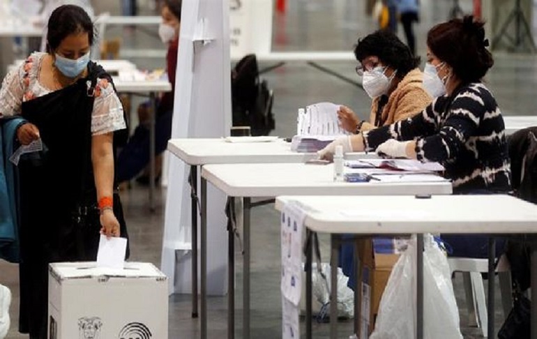 Ecuador inició las votaciones de la segunda vuelta de las elecciones presidenciales