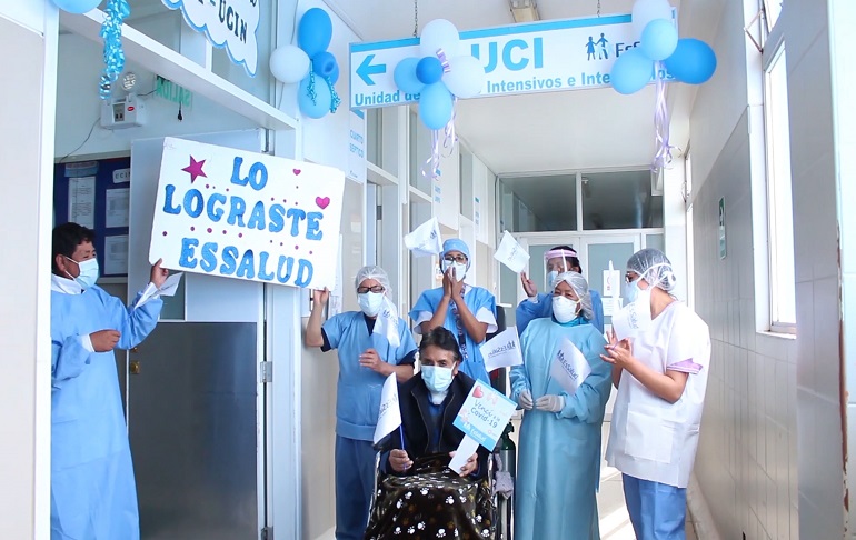 Portada: EsSalud Puno: Médicos salvaron la vida de paciente que estuvo más de 120 días en UCI por COVID-19