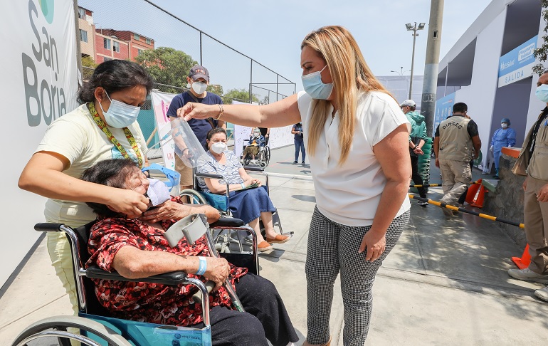 Fiorella Molinelli: “De acuerdo al nuevo plan de vacunación se está vacunando a asegurados y no asegurados"