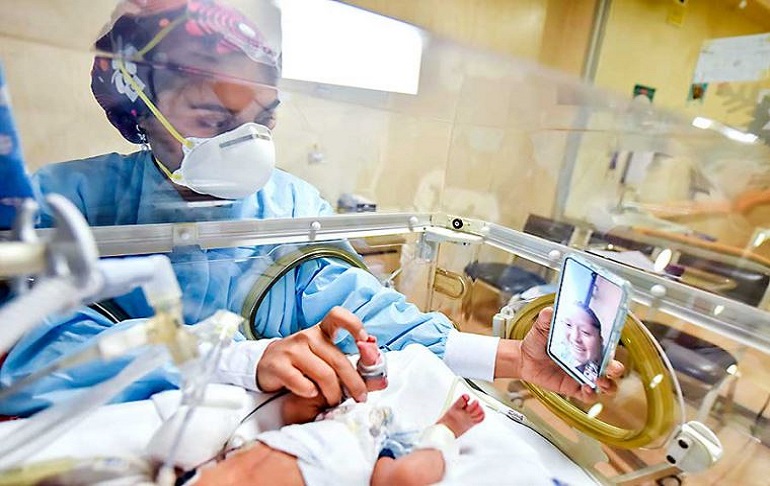 INSN San Borja utiliza tecnología para que madres hablen a sus bebés hospitalizados en la UCI