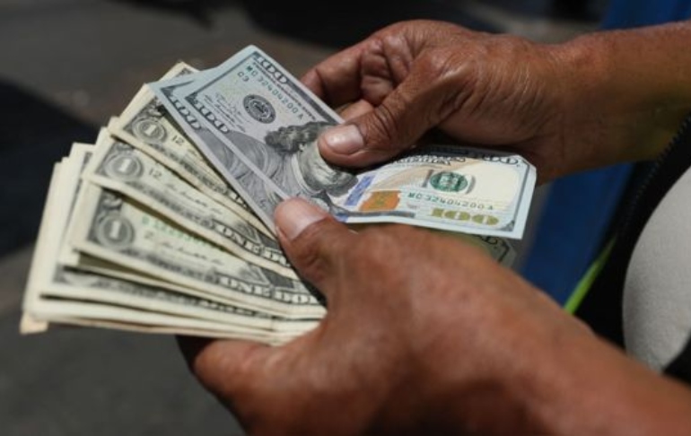 El dólar bate nuevo récord tras alcanzar los 3,79 soles