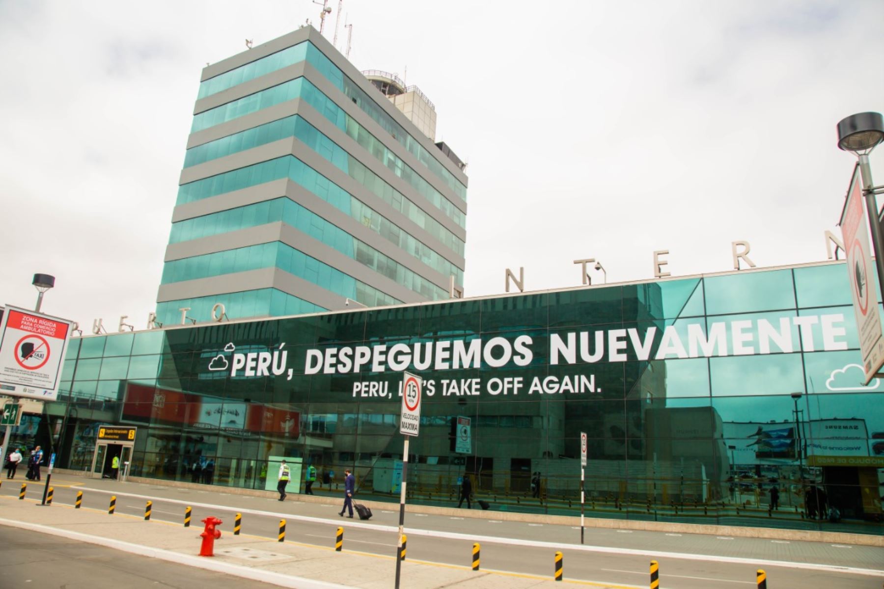 Portada: Colegio Médico del Perú plantea vigilancia genómica en fronteras y aeropuertos