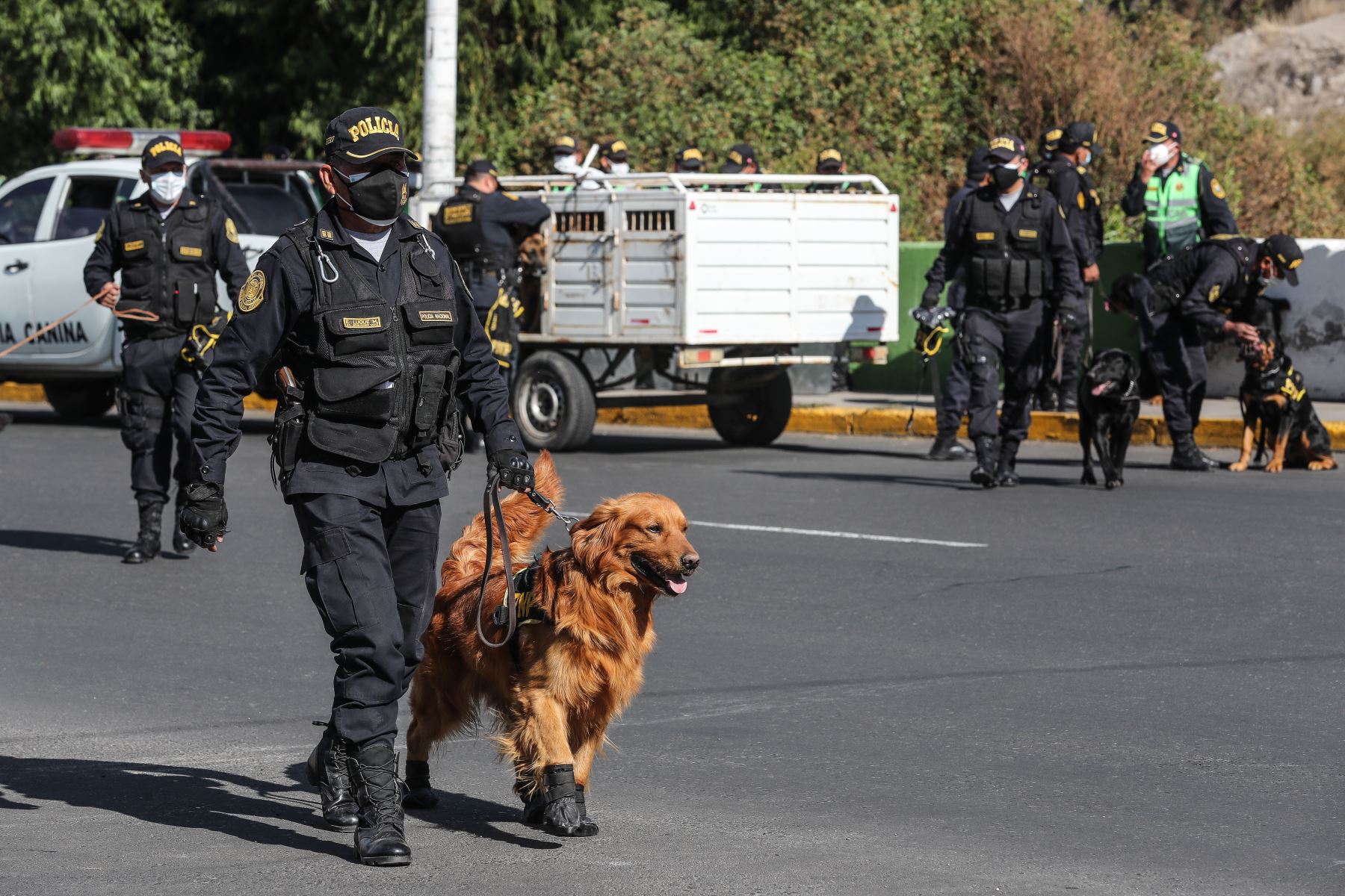 Arequipa: Gran presencia policial se observa en la Ciudad Blanca en víspera del debate