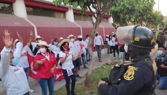Portada: Cerca de 25 simpatizantes de Perú Libre fueron detenidos por marchar en inmovilización
