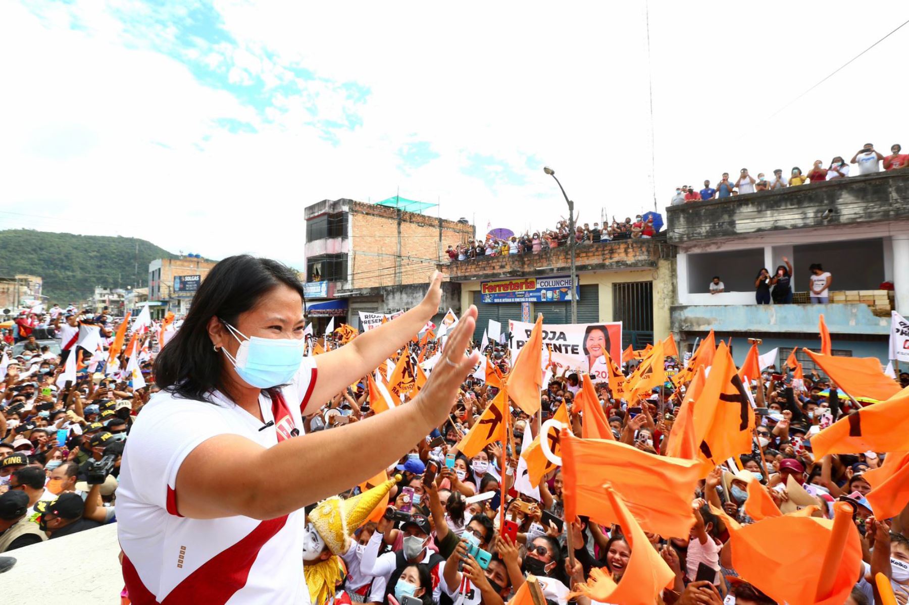 Portada: Keiko Fujimori llegó a Cusco con su madre