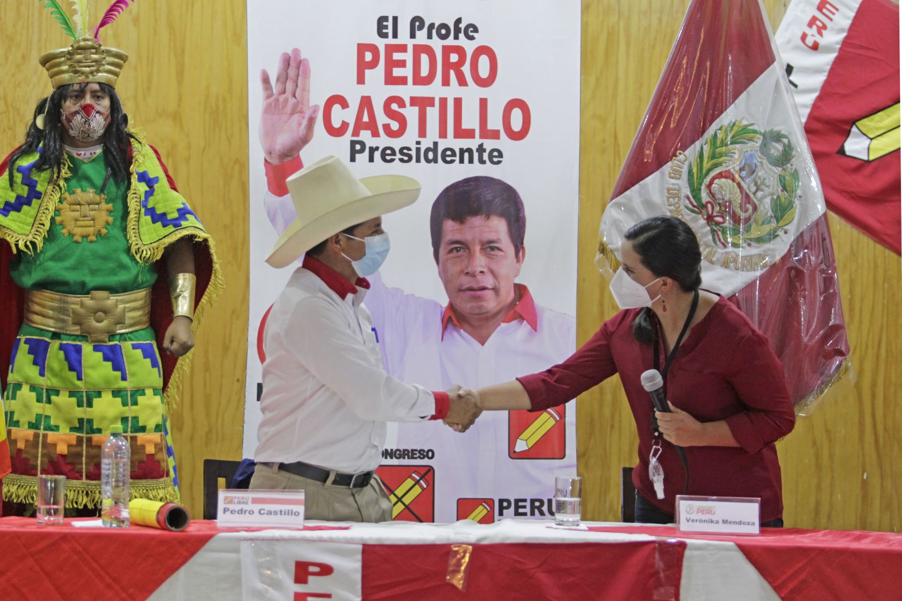 Pedro Castillo se reunió con Verónika Mendoza