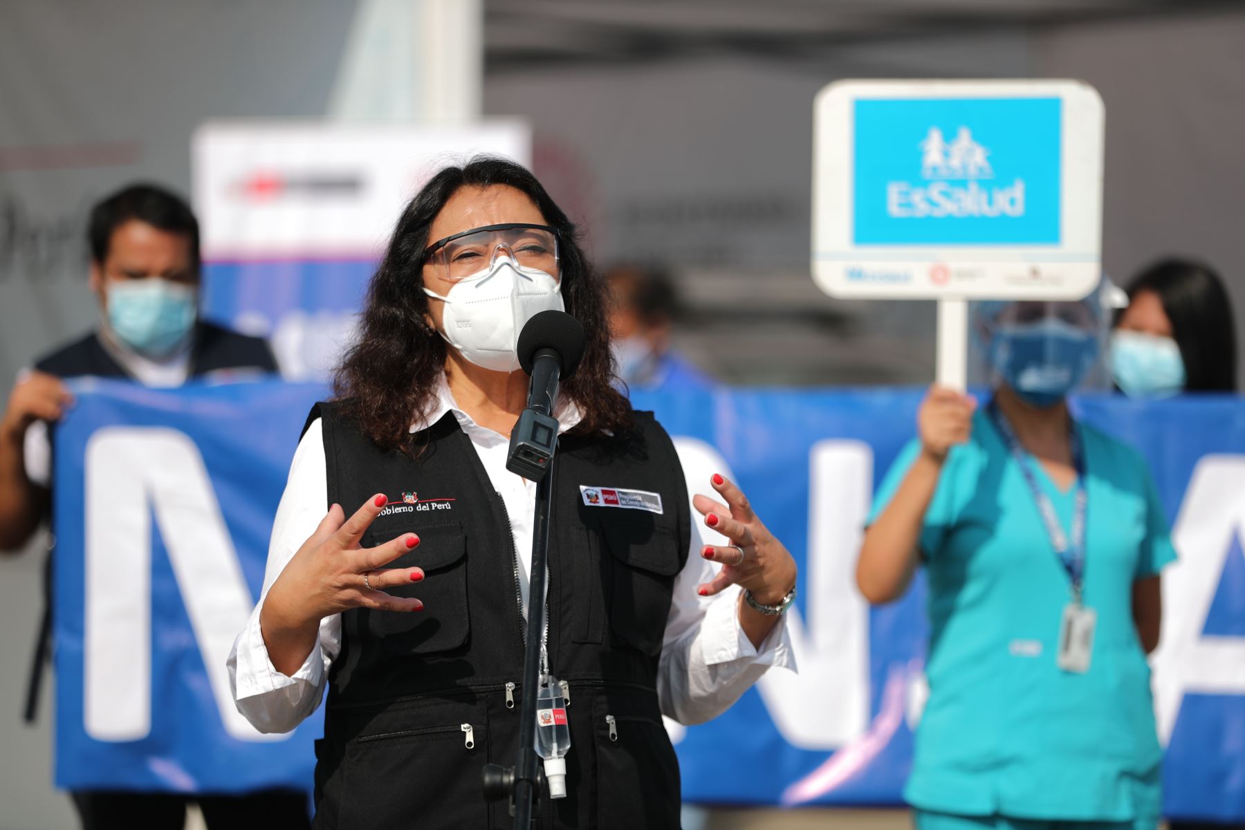 Violeta Bermúdez invocó a Pedro Castillo y a Keiko Fujimori a no quitarse la mascarilla durante el debate