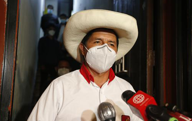 Portada: Pedro Castillo rechaza debatir con Keiko Fujimori en penal Santa Mónica: "No, así de sencillo"