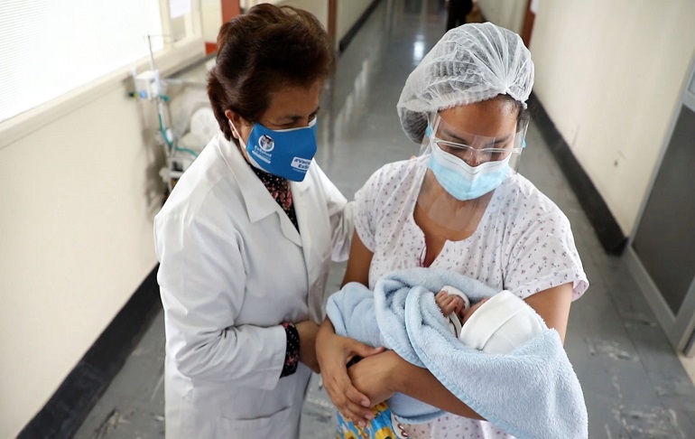 Hospital Rebagliati: Realizan exitosa cirugía que salvó de ceguera a niño prematuro