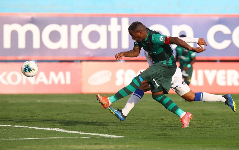 Portada: ¡Se quedó con las ganas! El palo le dijo que no a Jefferson Farfán ante Alianza Atlético [VIDEO]