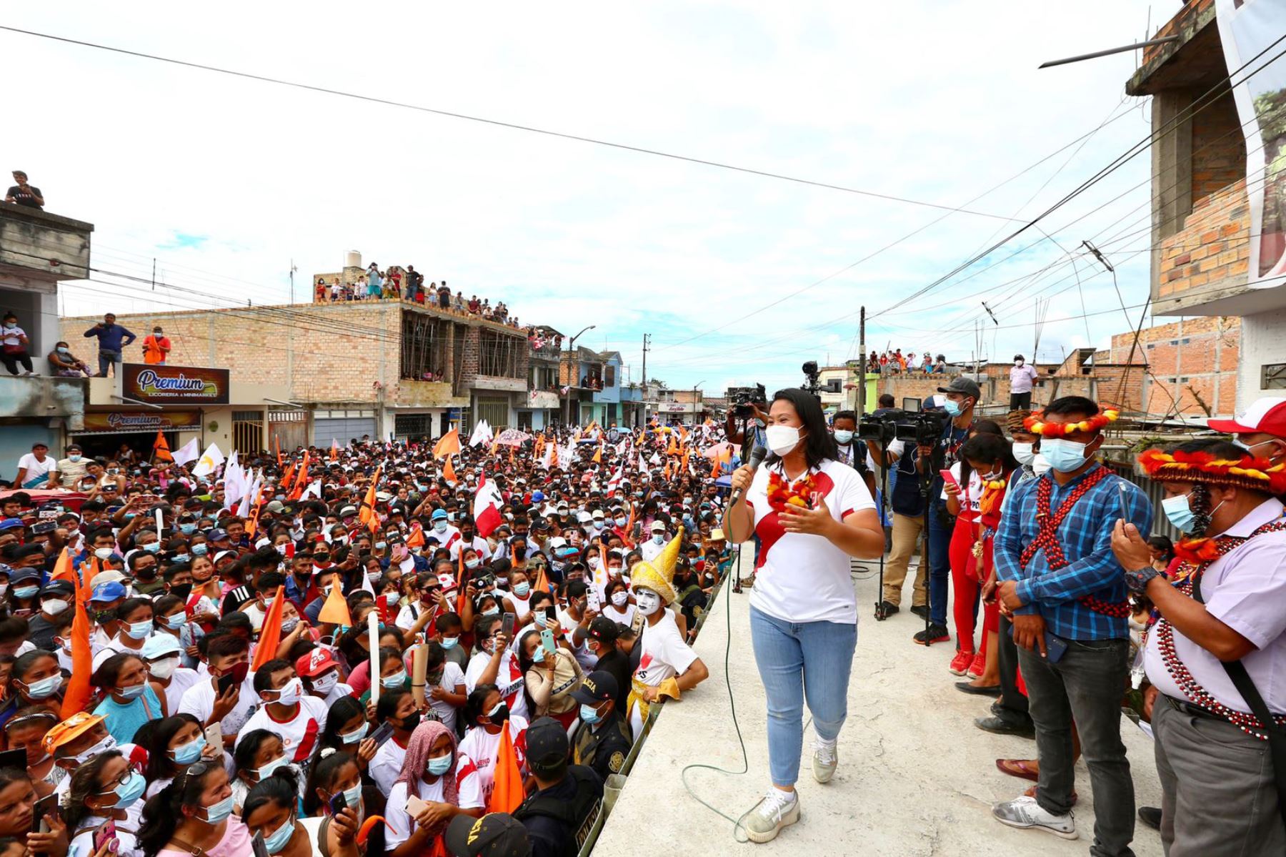 Keiko Fujimori ofreció entregar 2 millones de títulos de propiedad y 3 millones de nuevas conexiones de agua y desagüe