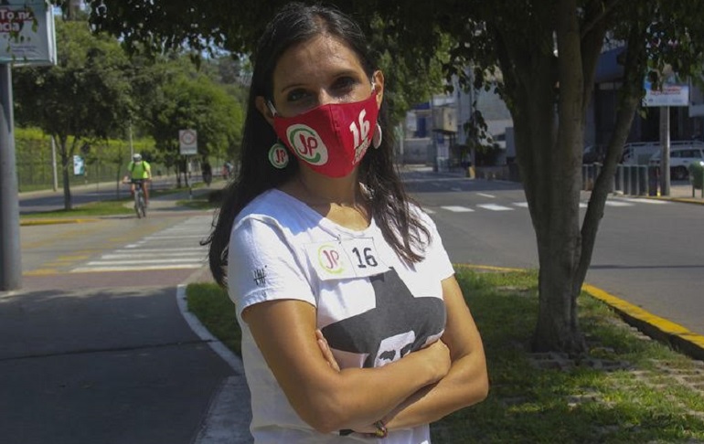 Lucía Alvites justifica agresiones contra periodistas en Ayacucho: “El rechazo se lo han ganado a pulso”