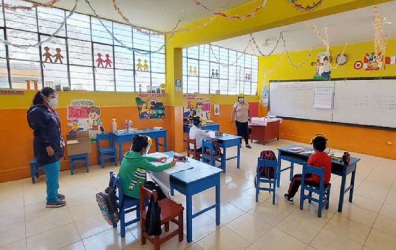 Ministro de Educación reafirmó que clases presenciales aún no se reanudarán en zonas urbanas