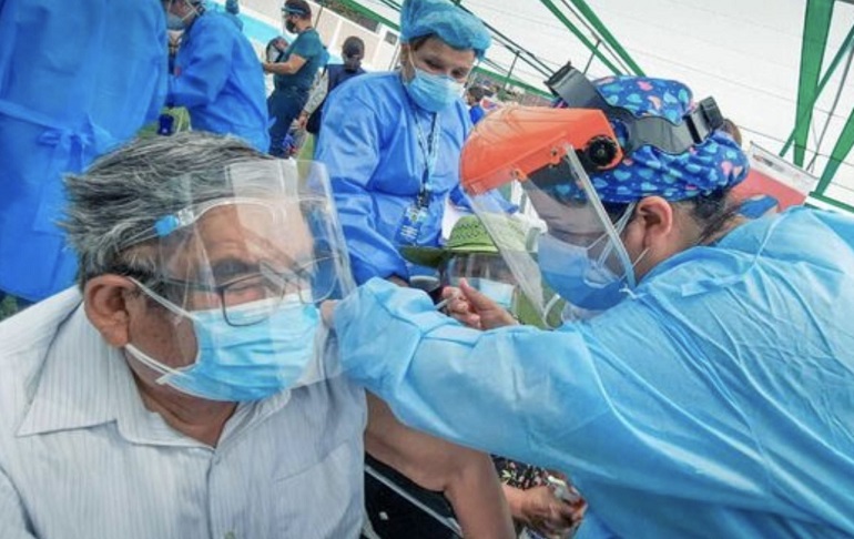 Portada: El Perú aplicó 2 millones 117,737 dosis de la vacuna COVID-19