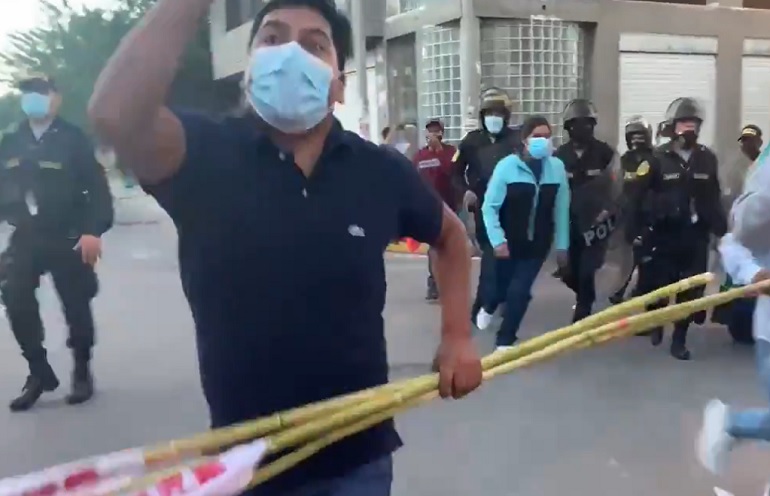 Reportera agredida por simpatizantes de Pedro Castillo: “Me tiraron una patada en la espalda”