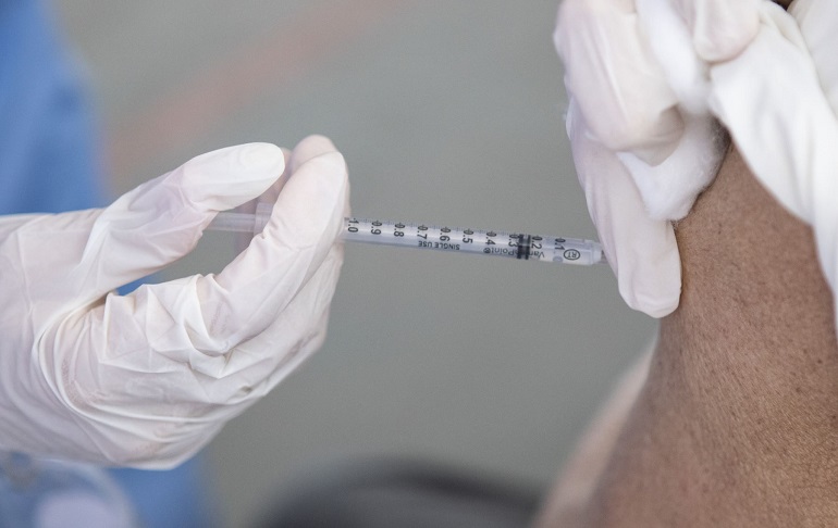 Portada: UPCH: Hoy se iniciará vacunación a voluntarios del estudio clínico Sinopharm
